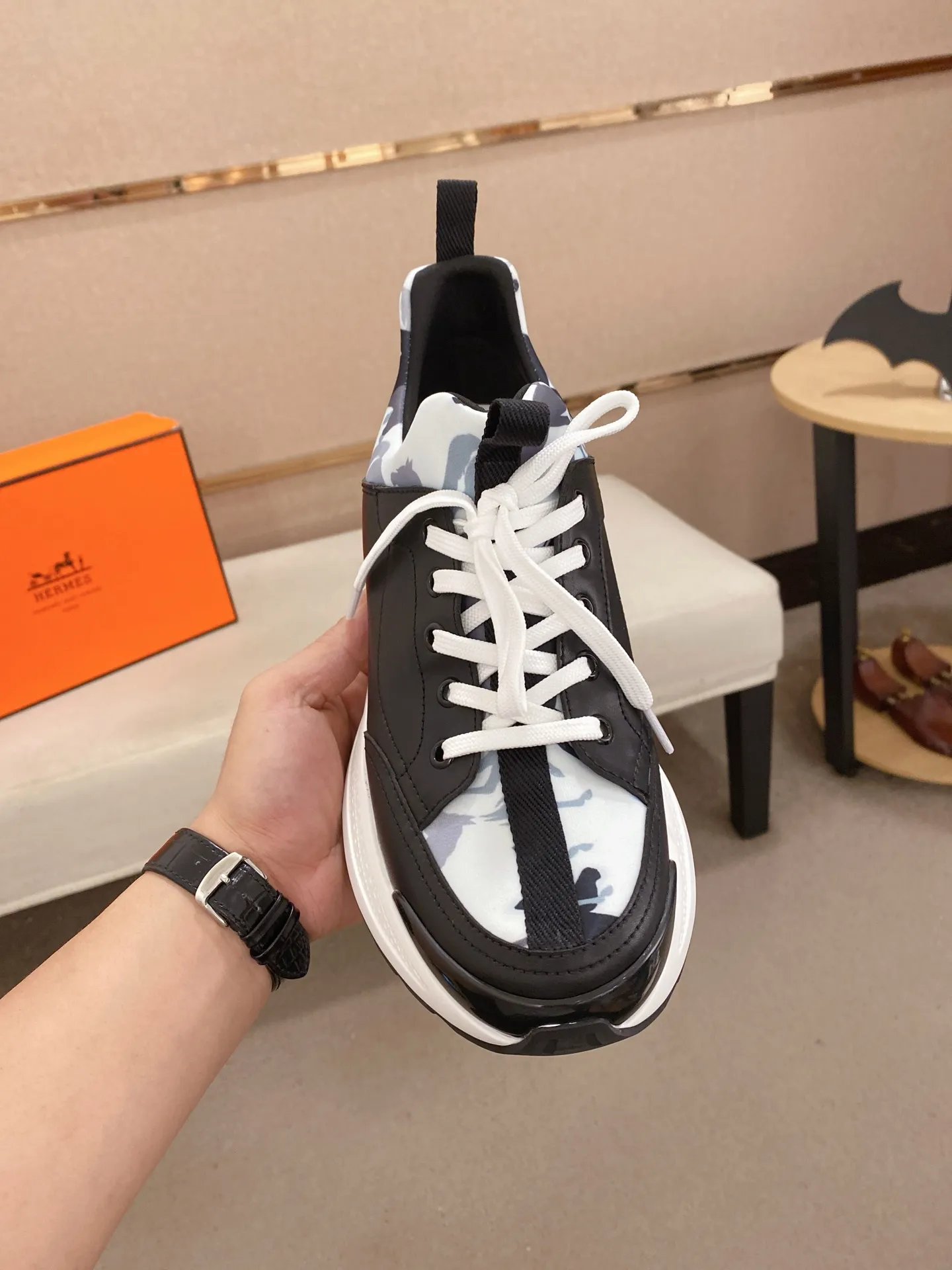 Men's clothing and shoes💰: 600💰《HERMES》【Classic original order·Version】Hermès; top 🔝purchasing agent🔍🔍men's latest 🇺🇸 counter sales simultaneously, imported from Italy original ▲▲cowhide ▲▲ (high-end, nobility, class) ) Exquisite workmanship (Italian 🇮🇹 imported water-dyed 🐂 cowhide lining) sole: original sole provided by the original factory, ⚠️exclusive double-layer activity·TPR·rubber·combined molded outsole; super comfortable·wear-resistant·non-slip·environmental protection The real thing is more beautiful if you take the real thing (high quality, follow the order). You can enter and exit the counter at will * Number of yards: 38-44 (can be customized 45-46, non-returnable)
